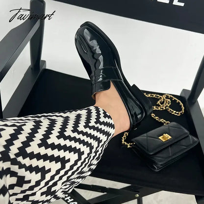 New Black Tabi Shoes Women Split Toe Flats Woman Pig Hoof Shoes chaussure femme Leisure Loafers Woman Fashion zapatos de mujer