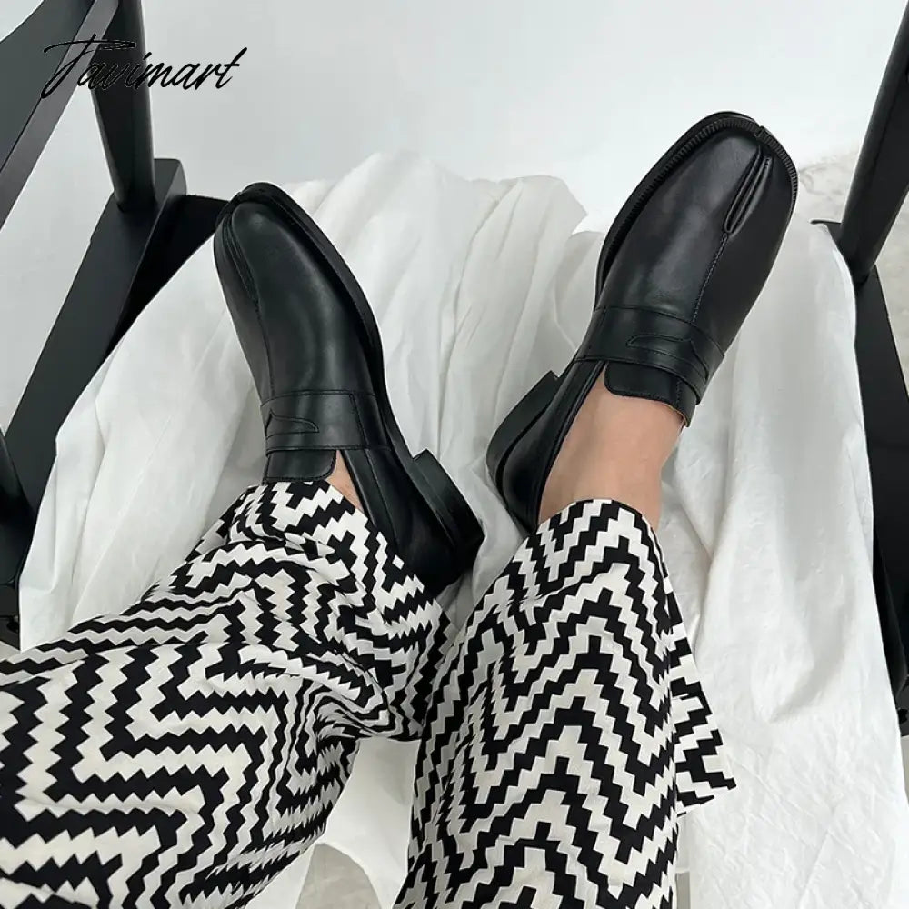 New Black Tabi Shoes Women Split Toe Flats Woman Pig Hoof Shoes chaussure femme Leisure Loafers Woman Fashion zapatos de mujer